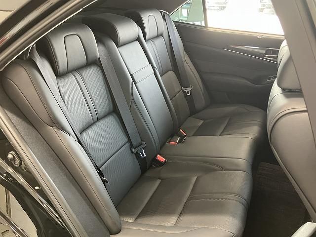 CROWN sedan