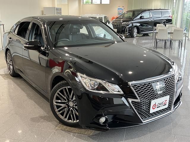 CROWN sedan