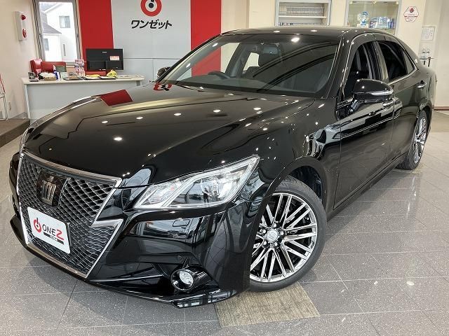 CROWN sedan