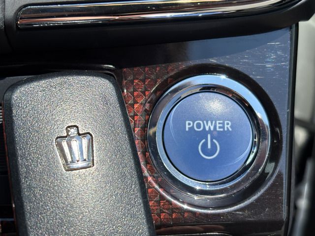 CROWN sedan hybrid