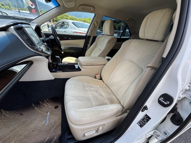 CROWN sedan hybrid