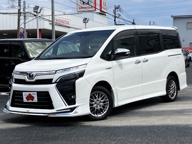 VOXY HYBRID