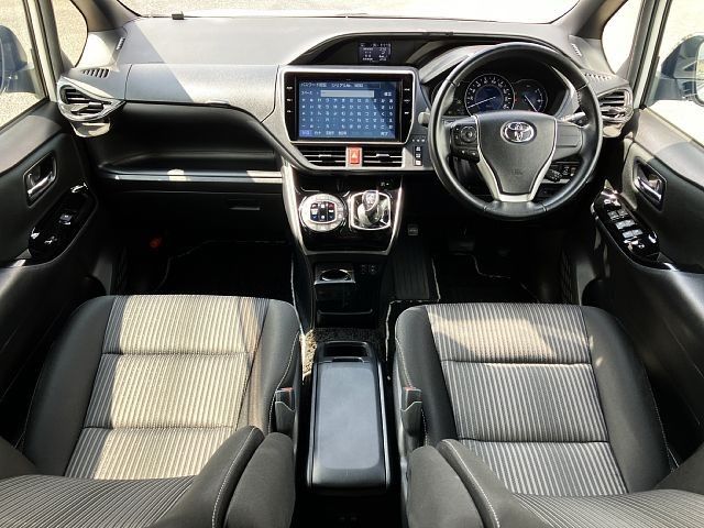 VOXY HYBRID