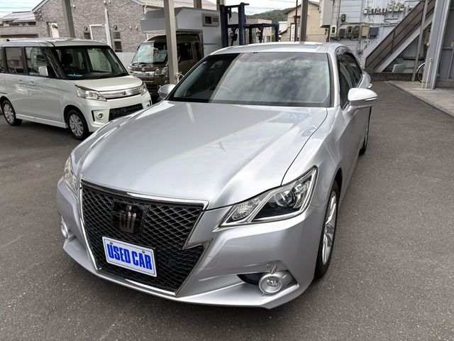 CROWN sedan