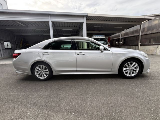 CROWN sedan