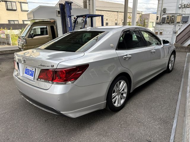 CROWN sedan
