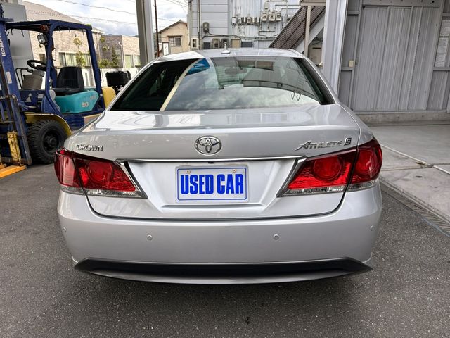 CROWN sedan