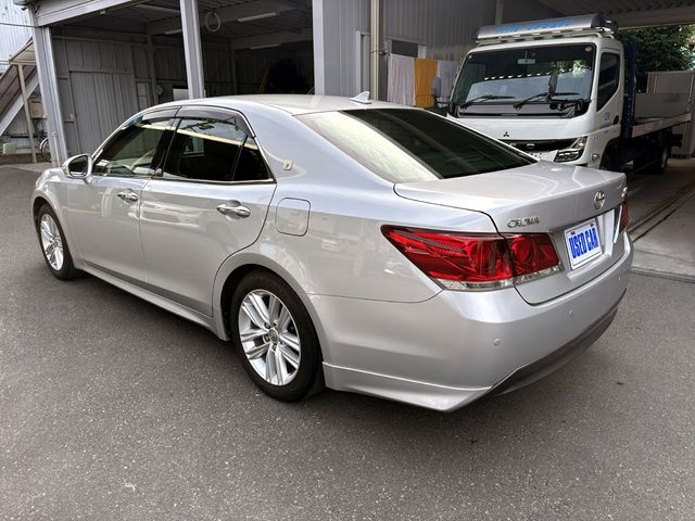 CROWN sedan
