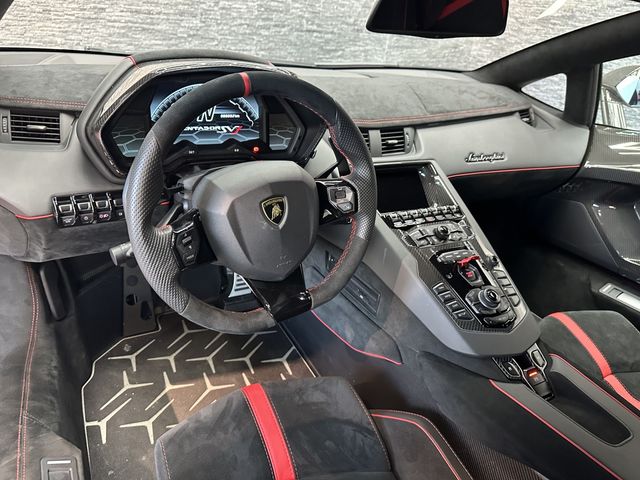 LAMBORGHINI Aventador