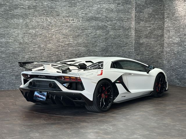 LAMBORGHINI Aventador