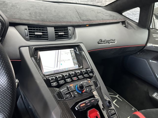LAMBORGHINI Aventador
