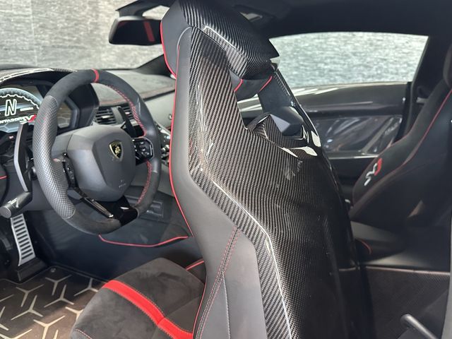 LAMBORGHINI Aventador