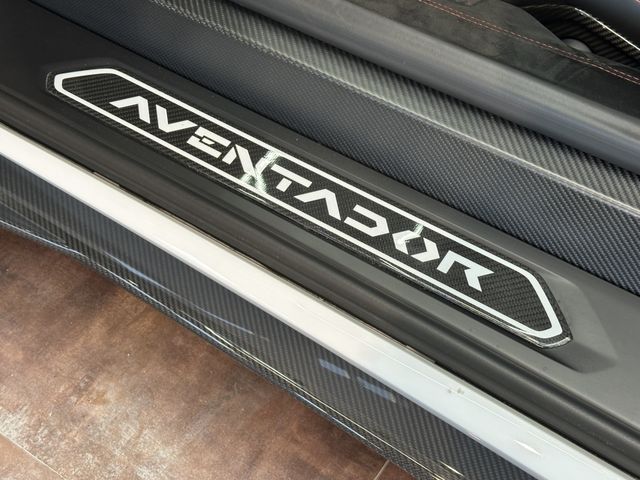 LAMBORGHINI Aventador