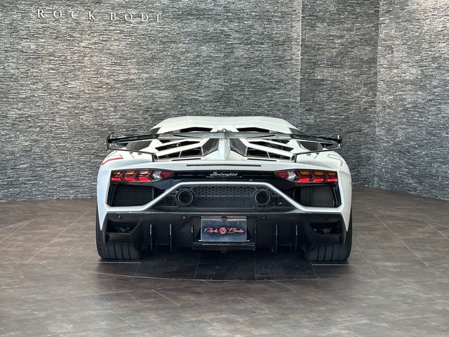 LAMBORGHINI Aventador