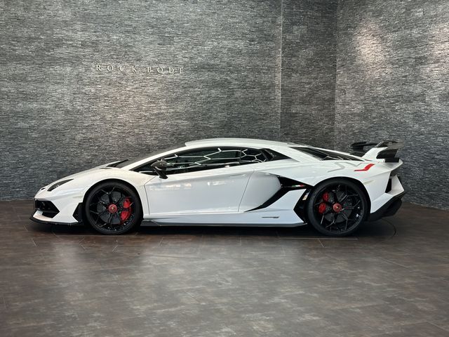 LAMBORGHINI Aventador