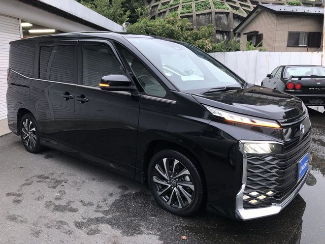 VOXY HYBRID