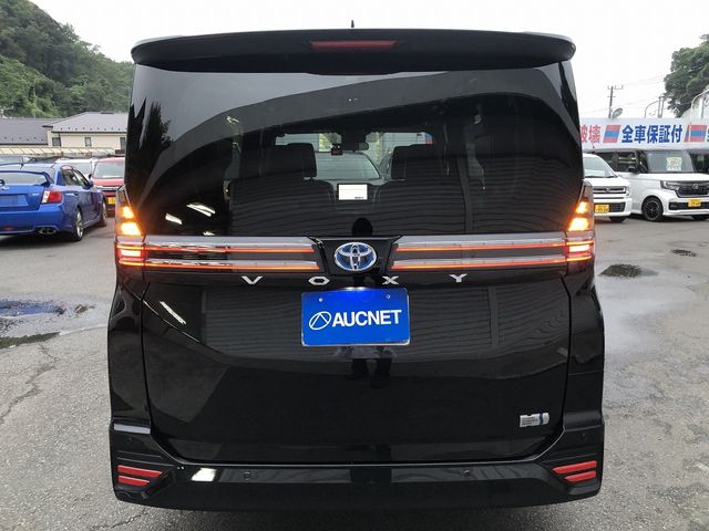 VOXY HYBRID