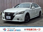 CROWN sedan hybrid