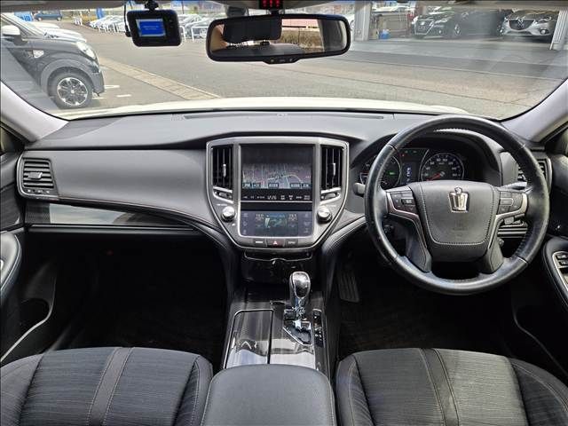 CROWN sedan hybrid