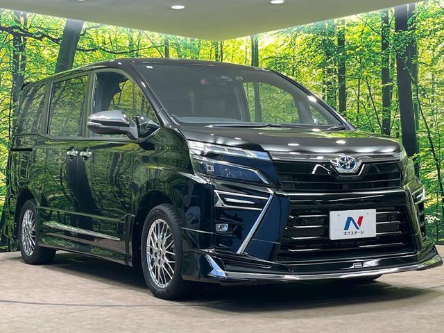 VOXY HYBRID