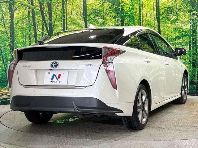PRIUS 4WD