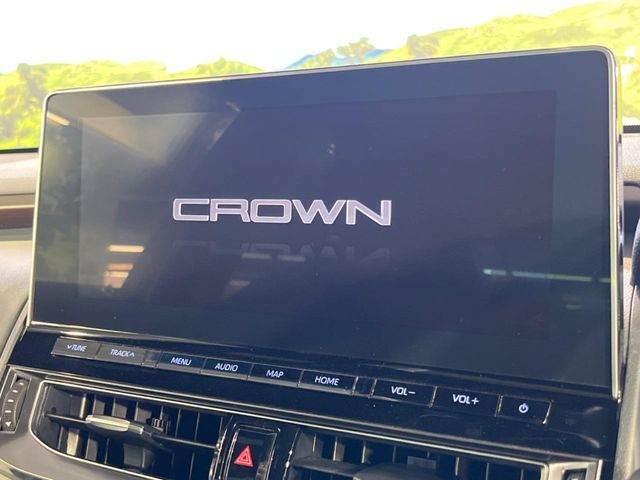 CROWN sedan hybrid