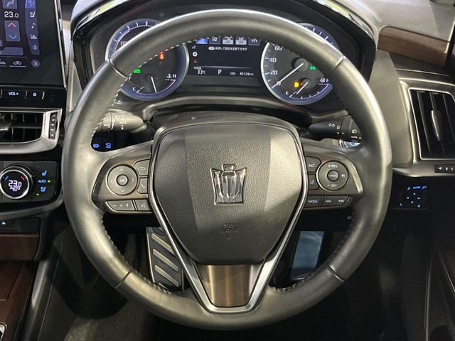 CROWN sedan hybrid
