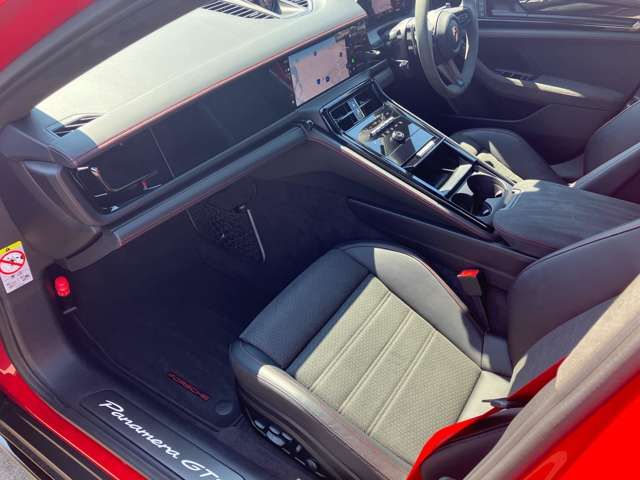 PORSCHE PANAMERA