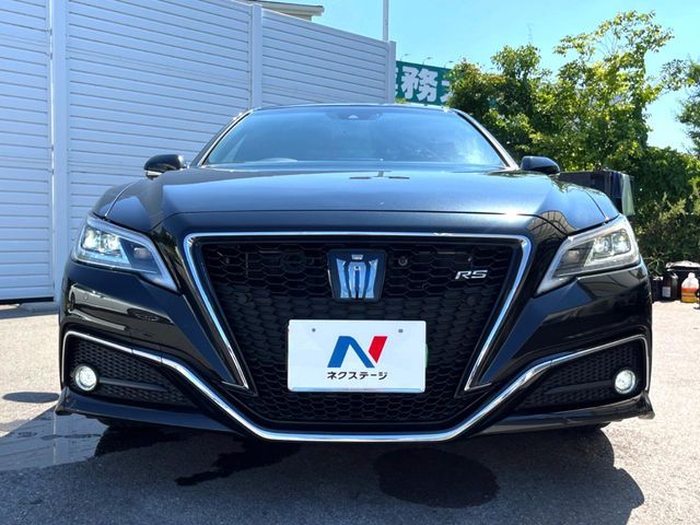 CROWN sedan hybrid