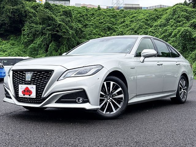 CROWN sedan hybrid