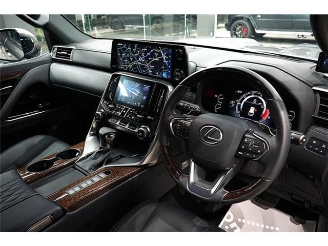LEXUS LX600