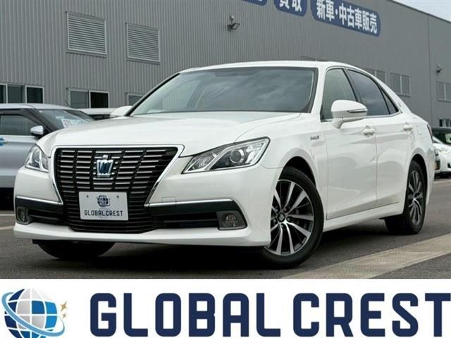 CROWN sedan hybrid
