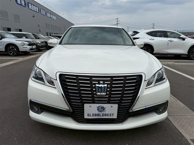 CROWN sedan hybrid