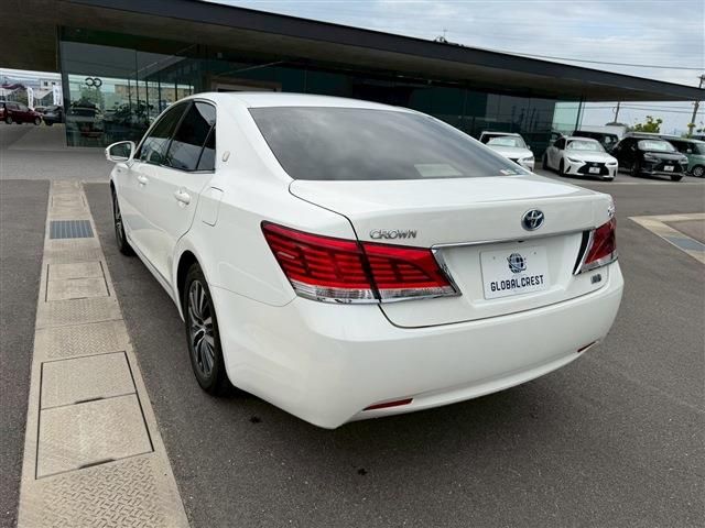 CROWN sedan hybrid