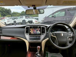 CROWN sedan hybrid