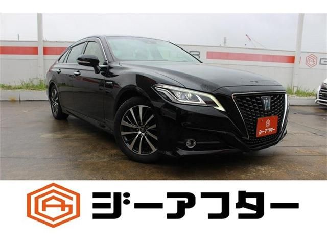 CROWN sedan hybrid