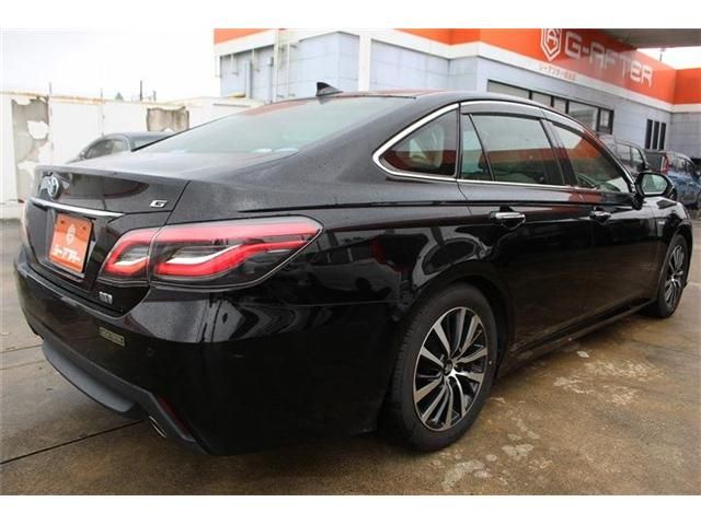 CROWN sedan hybrid
