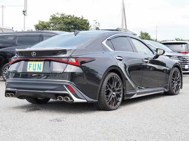 LEXUS IS300