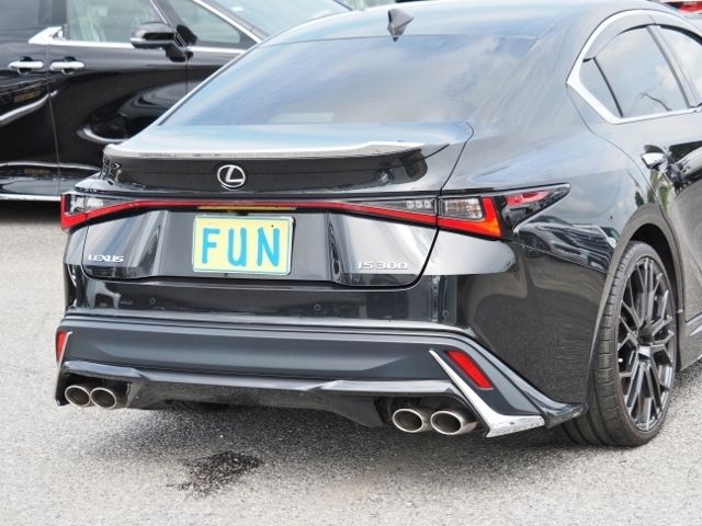 LEXUS IS300