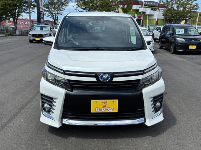 VOXY HYBRID