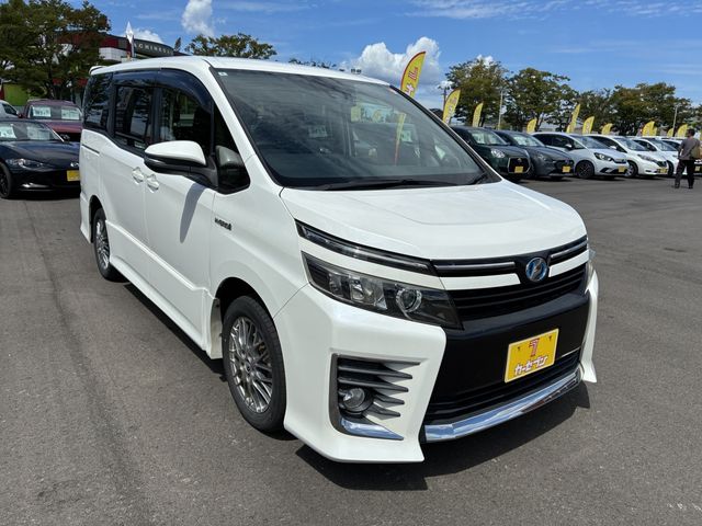 VOXY HYBRID