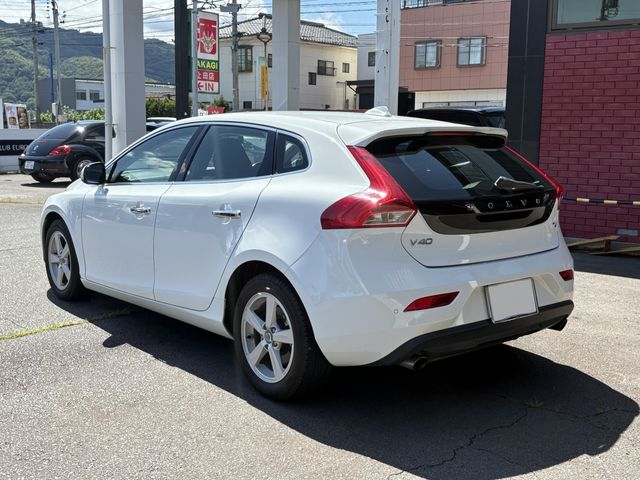 VOLVO V40