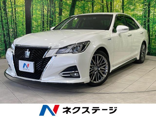 CROWN sedan hybrid