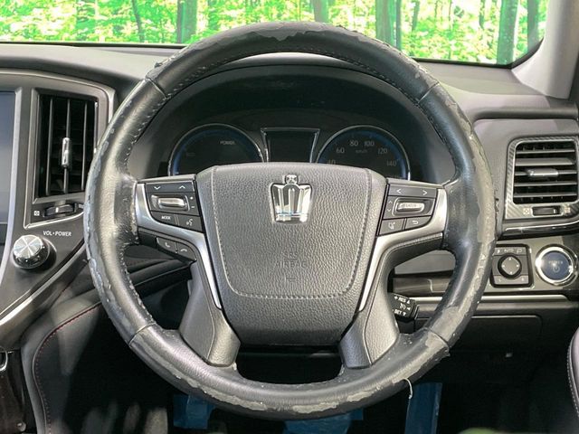 CROWN sedan hybrid