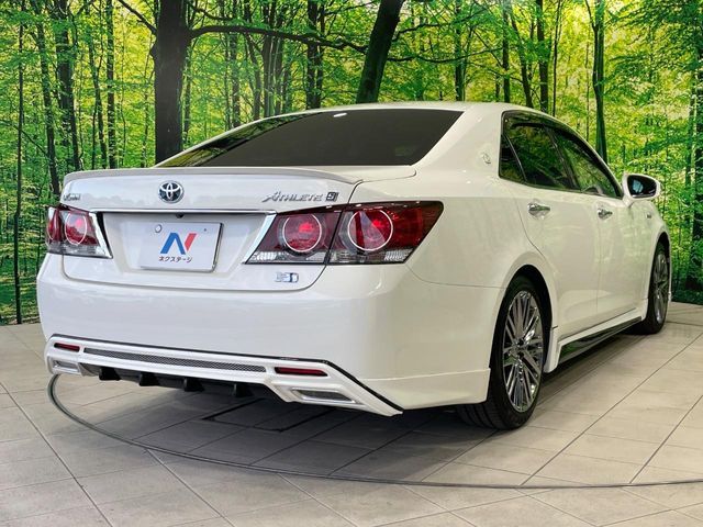 CROWN sedan hybrid