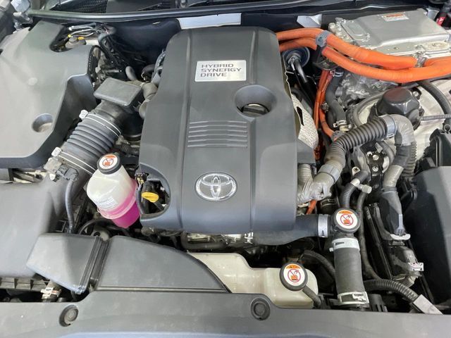 CROWN sedan hybrid