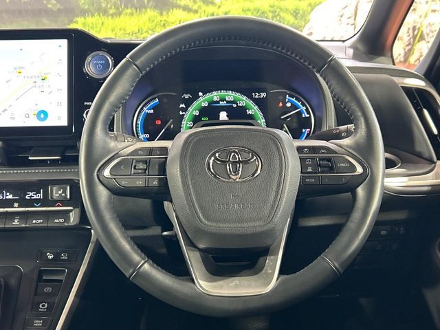 VOXY HYBRID