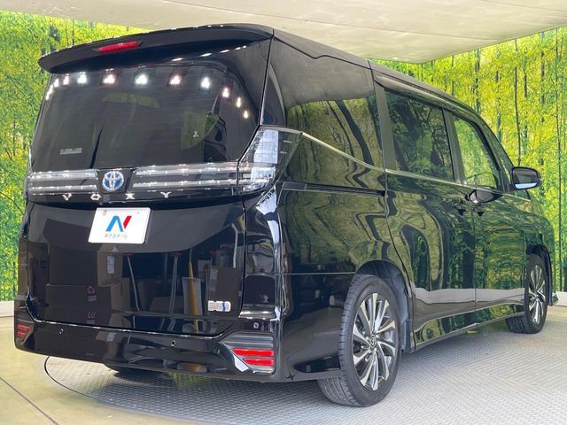 VOXY HYBRID