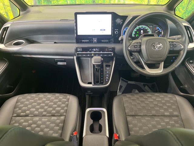 VOXY HYBRID