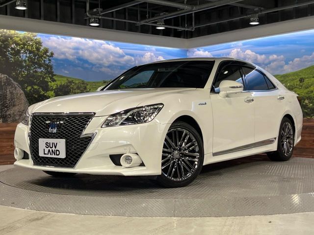 CROWN sedan hybrid